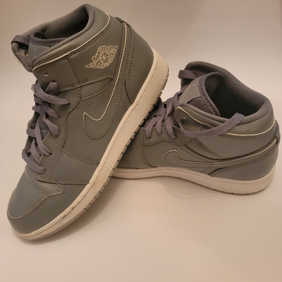 🟡NIKE Air Jordan 1 Retro Mid GS (6.5Y, 'Cool Grey Wolf Grey') - Picture 2 of 11